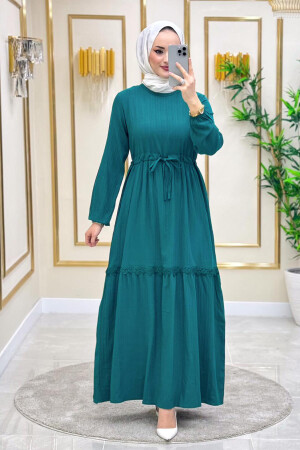 Grünes Hijab-Kleid aus burgunderrotem Stoff für Damen mit Taillenspitze und Spitzendetails - 2