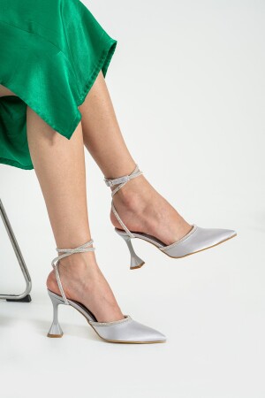 Gümüş Saten Bilekten Bağlamalı Topuklu Kadın Ayakkabı - 8