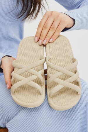 Gz12494 Beigefarbene, rutschfeste Hausschuhe in Korboptik, für Pool, Meer und Strand - Moda Devrin