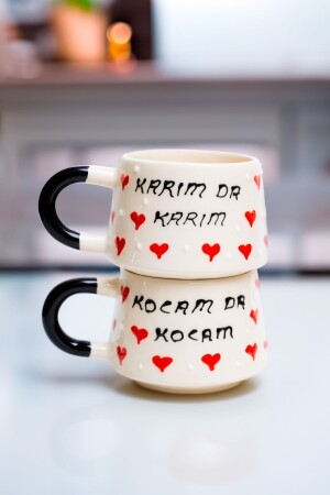 Handgezeichnete Keramiktasse – Valentinstag „Meine Frau und mein Mann und mein Mann“, besondere 2-teilige Tasse - 2