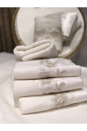 Handtuch aus 100 % Bambus mit Monorail-Stickerei, cremefarbener Spitze, Handtuch 50 x 90 cm3. - Kumru Çeyiz