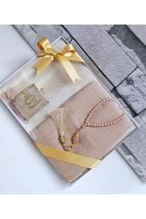 Hediyelik Çeyizlik Tafta Seccade İnci Tesbih Mini Kuran ve Flamlı Eşarp Bohça ve Mevlid Seti 1 Adet - Hira Tasarım