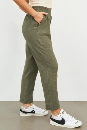 HOSE MIT KHAKI-STRUKTUR - 1