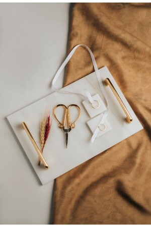 Tablett für Versprechen/Verlobung aus dünnem Marmorgold, Schere, 2 abnehmbare Ringhalter, Metallprofilgriff MERALP1050 - MERALP