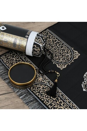 Isme Özel Kabe Desenli Silindir Kutulu Kabe Duvarı Seccadeli- Inci Tesbihli Hediye Seti - İkranur