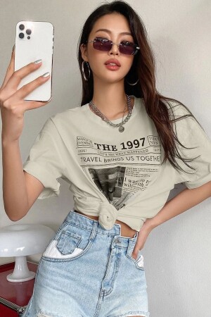 Kadın Bej The 1997 Baskılı Oversize T-shirt - 2