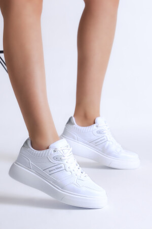 Kadın Beyaz Beyaz Siyah Poli Taban Yanı Şeritli Bağcıklı Sneaker - 2