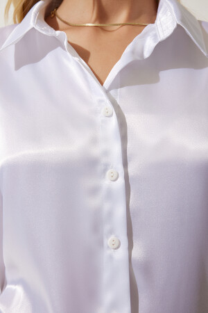 Kadın Beyaz Hafif Dökümlü Saten Yüzeyli Gömlek DD00990 - 4