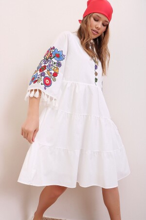 Kadın Beyaz Hakim Yaka Nakış İşlemeli Püskül Detaylı İçi Astarlı Poplin Elbise ALC-X6915 - Trend Alaçatı Stili