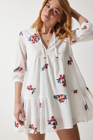 Kadın Beyaz Nakışlı V Yaka Örme Elbise UB00254 - 1