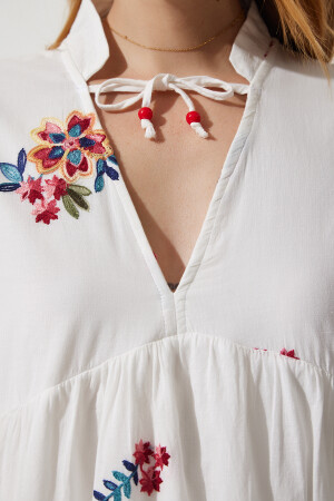 Kadın Beyaz Nakışlı V Yaka Örme Elbise UB00254 - 5