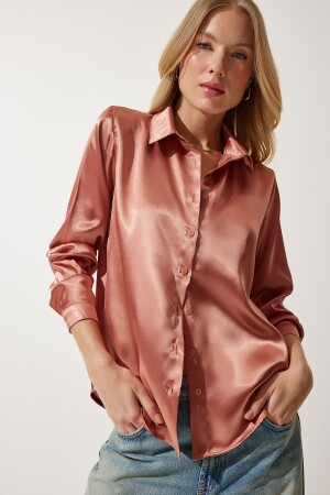 Kadın Gül Kurusu Hafif Dökümlü Saten Yüzeyli Gömlek DD00990 - Happiness İstanbul
