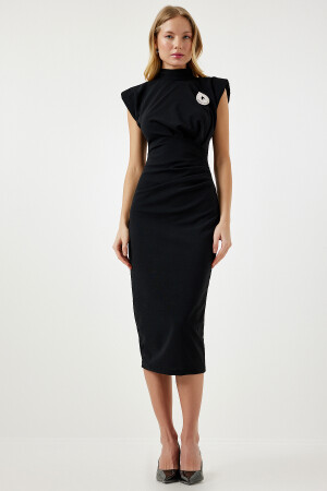 Kadın Siyah Şık Broşlu Büzgülü Saran Örme Elbise DE00029 - 1