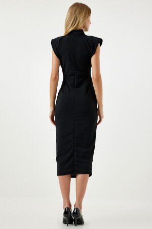 Kadın Siyah Şık Broşlu Büzgülü Saran Örme Elbise DE00029 - 5