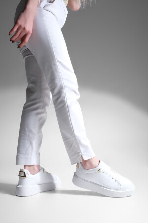 Kadın Sneaker Kalın Taban Altın Toka Detaylı Bağcıklı Spor Ayakkabı Rofke Beyaz - 4
