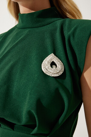 Kadın Zümrüt Yeşili Şık Broşlu Büzgülü Saran Örme Elbise DE00029 - 4