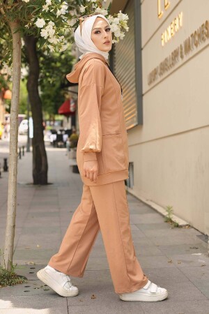 Kamelfarbener Hijab-Anzug mit zwei Fäden und Etikett auf der Vorderseite MGL4292 - 3
