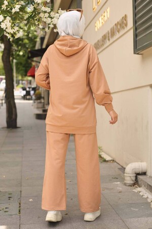 Kamelfarbener Hijab-Anzug mit zwei Fäden und Etikett auf der Vorderseite MGL4292 - 4