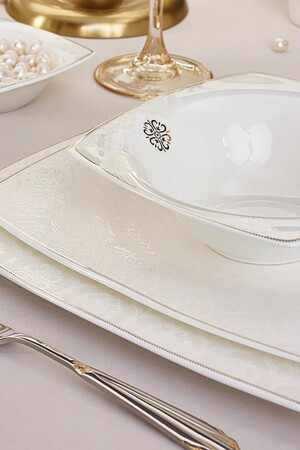 (منيز) - (بيرل هايلي) - (منيز) - (بيرل هايلي) - (بيرل هايلي) - (بيرل) - (بيرل هايلي) - (بير - Karaca