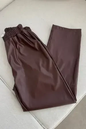 Karottenhose aus Leder mit Nähten Bitter Coffee - Nuuwears
