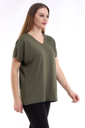 Khakifarbenes Oversize-Basic-T-Shirt mit V-Ausschnitt für Damen in Übergröße - 4