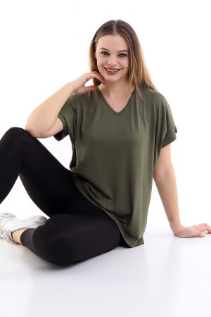 Khakifarbenes Oversize-Basic-T-Shirt mit V-Ausschnitt für Damen in Übergröße - 5