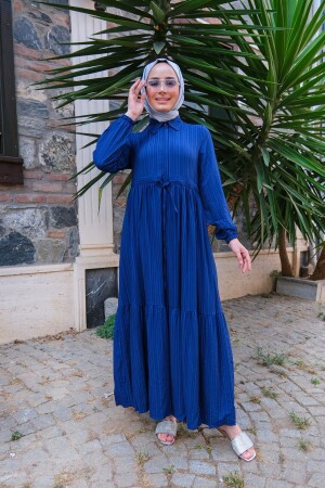 Kleid mit geraffter Taille in Marineblau - 1