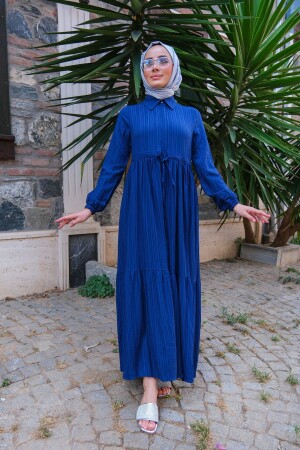 Kleid mit geraffter Taille in Marineblau - 4