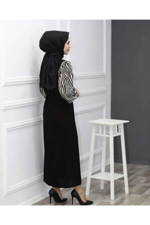 Langes Hijab-Kleid mit Zebramuster – Schwarz - 3