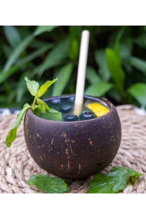 كوب جوز الهند المصنوع يدوياً و قش البامبو - Las Frutas