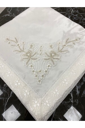 Luxuriöses Mitgiftpaket aus besticktem Satin mit französischer Spitze - 1