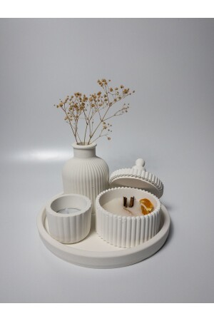 مجموعة من الشموع والإسلاع المزروعة بالبناء الأبيض من التصميم الخاص (كل منها) - Manos Expertas