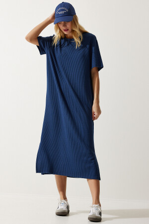 Marineblaues geripptes Strickkleid mit Rundhalsausschnitt für Damen DZ00111 - Happiness İstanbul