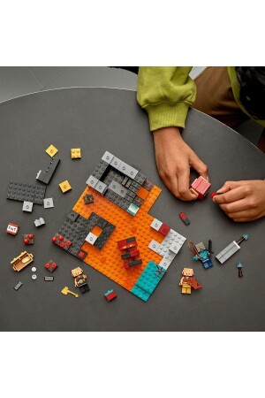 ® Minecraft® Nether Bastion 21185 – Spielzeugbauset für Kinder ab 8 Jahren (300 Teile) - 9