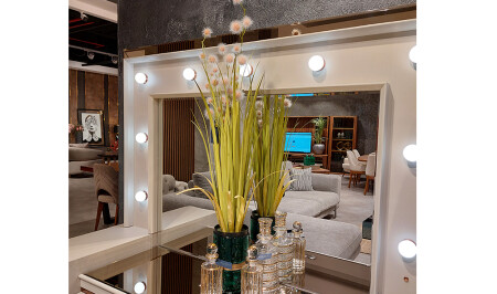 عبوة زجاجية خضراء من MNZ مع الزهور - 20417 - Cadde Yıldız