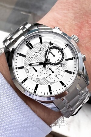 ساعه المساواة من الرجال من MNZ 3 Atm مقاومة للماء لون الفضة الصلب الحزام الدرع هدية Tje2005c6 TJE2005 - Tom Jones