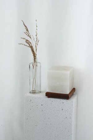 مصباح الملح من مكعب أبيض MNZ BKPT01 - Salt and More