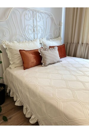 مقبض السرير من نوع MNZ مع تفاصيل الاختراق ، مقبض السرير من نوع Ecru Frilly King Size - Decamor Home