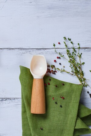 ملعقة من الآيس كريم طبيعي MNZ - Emsan