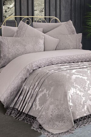 فرنسية من نوع 