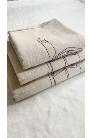 طاولة صلاة عائلية من طراز MNZ - Nurdan Keskin