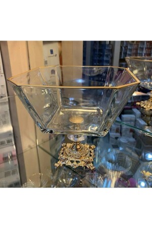 كأس مقاس كبير من طراز MNZ مع ساقي معدنية وتفاصيل ذهبية - عرض - خدمة - كأس السلطة - Paşabahçe