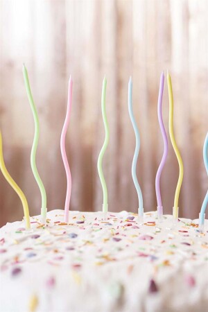 شمعة مُتَطَرَفَة ثمانية قطع متعددة الألوان من MNZ - Le Mabelle