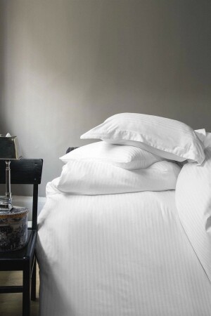 MNZ- Pure White White Stripped Cotton Satin غطاء القماش المزدوج مجموعة ISS-MAM-621813 - İssimo Home