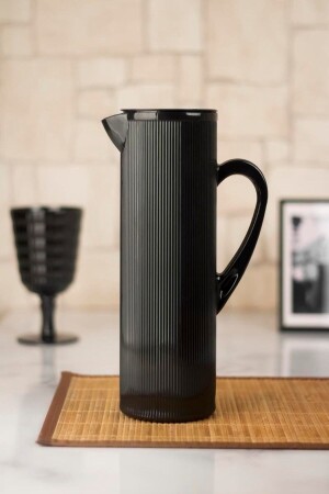 MNZ-Acrylic Baroque 1.5Lt Black Jug (تتناسب على رف غطاء الثلاجة) A-138 - EWs