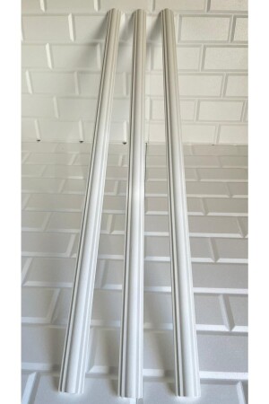 MNZ-Blanc Self Adhesive مقلوماً على الجدار - Decosa