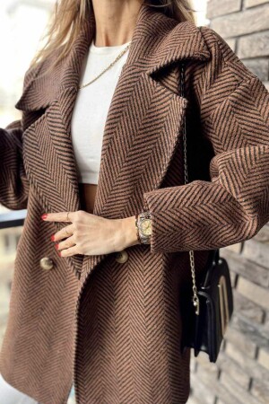 معطف قصير مفرط من الـ 