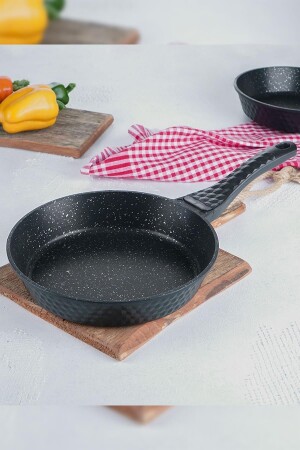 MNZ-Diamante Black Cast Iron Pan - 24 سم - Acar
