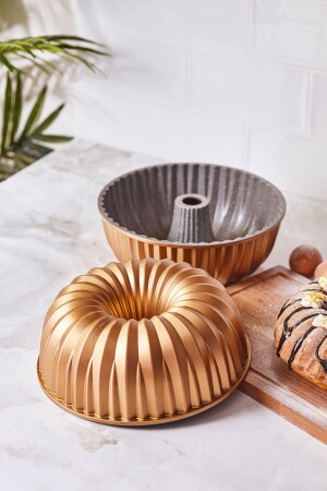 MNZ-Griss Hardstone 24 سم كعك الحديد المعدن طراز الذهب - Emsan