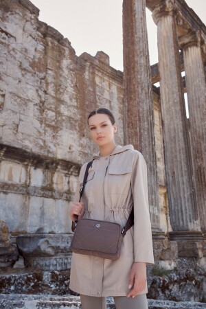 كيس الرسائل من النساء من قبل (MNZ-Mink Women) - Nautica